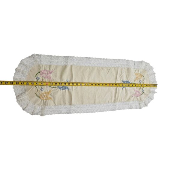 VTG Linen Table Runner Chunky Cross Stitch Tulips Doilies Repurpose For Crafts - Picture 14 of 16